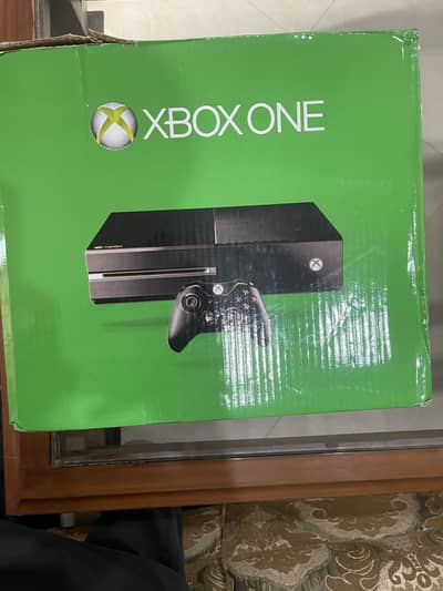 X box One 500GB (2 controllers)