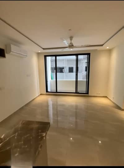 One Bed Semi-Furnished Apartment for Rent in Zameen Quadrangle, Gulberg Lahore