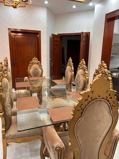 Dining table for sale