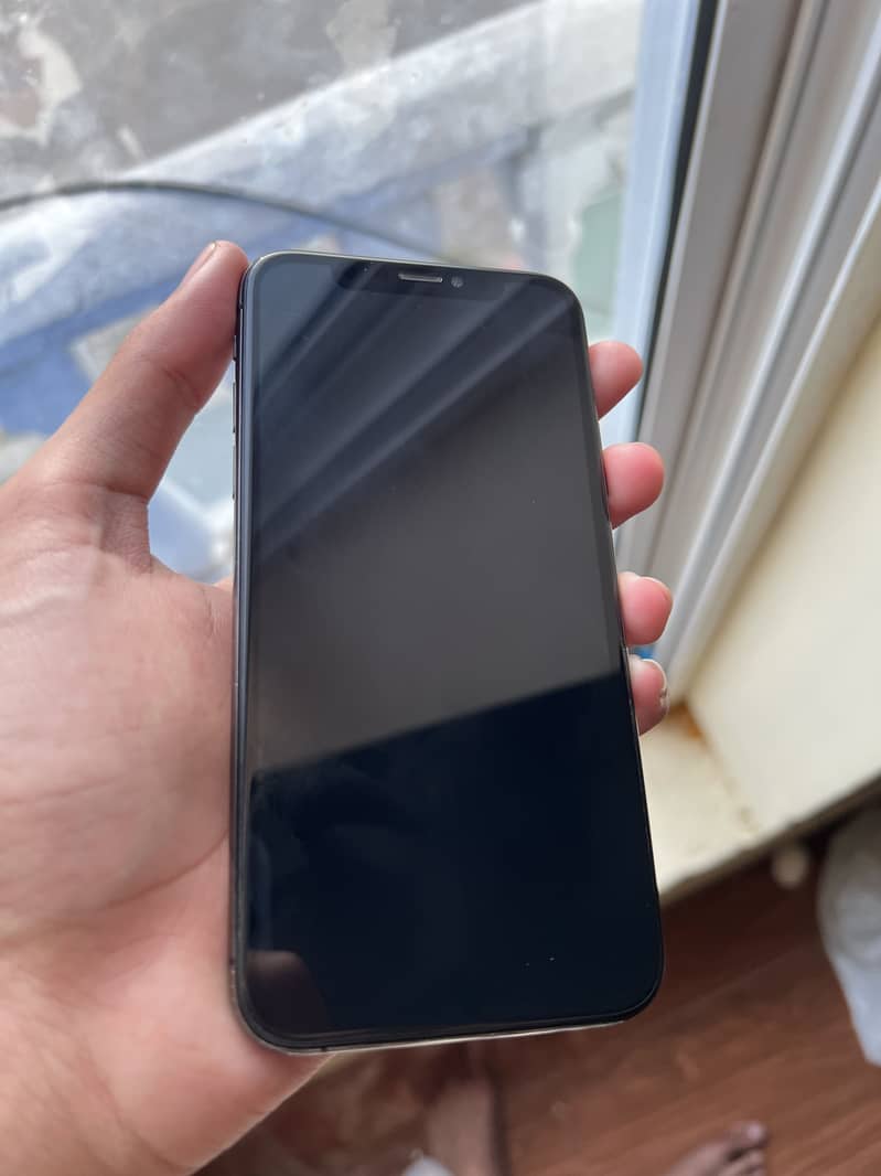 Apple iPhone XS 3