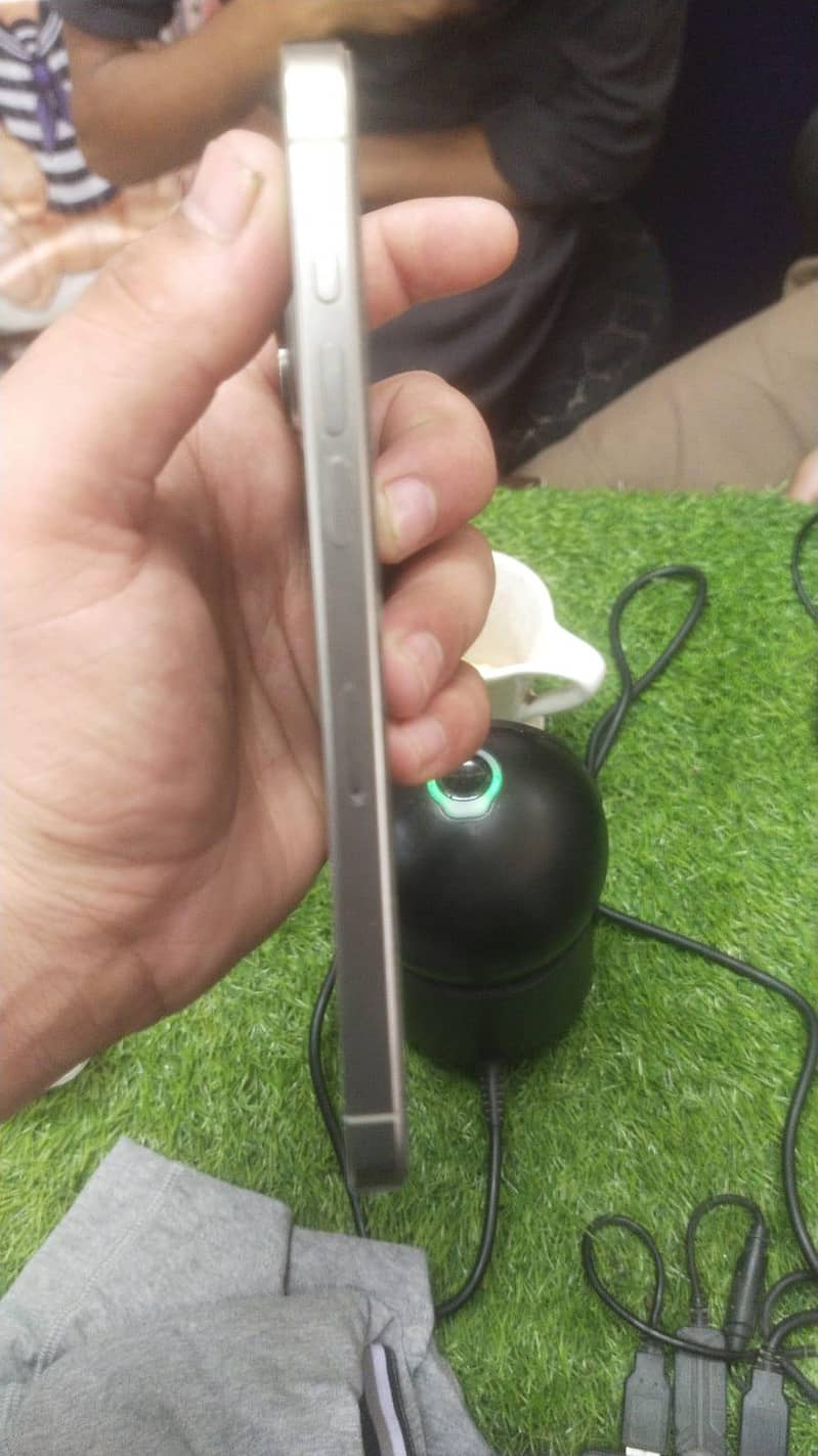 Apple iPhone 15 Pro Max 4