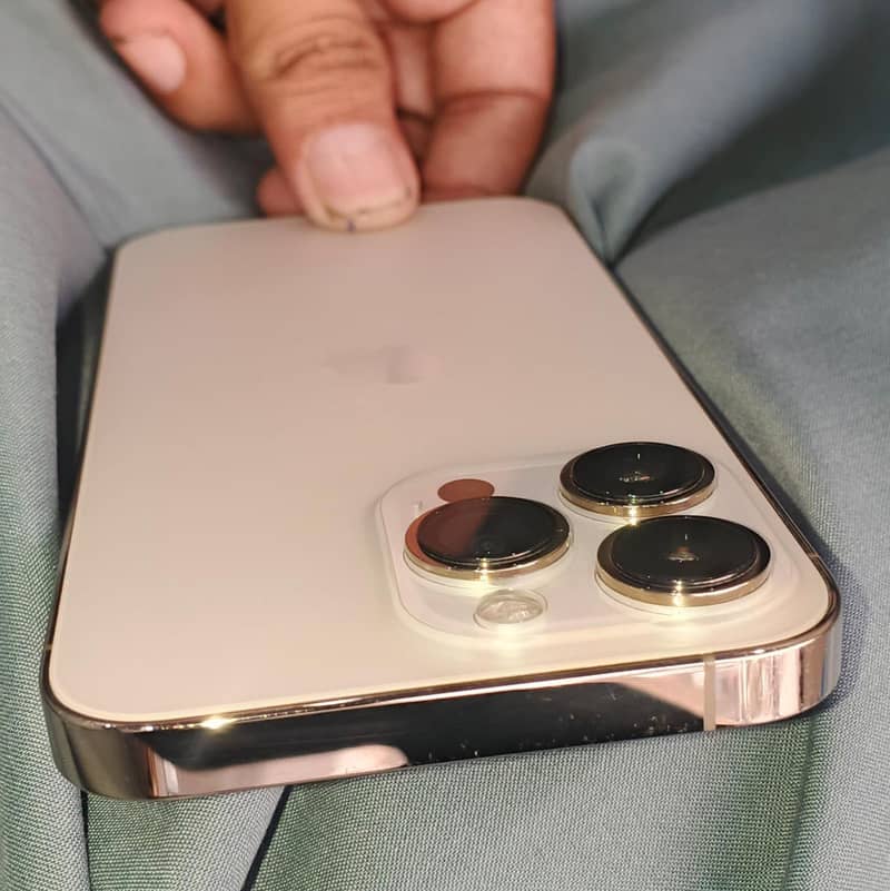 Apple iPhone 13 Pro 4