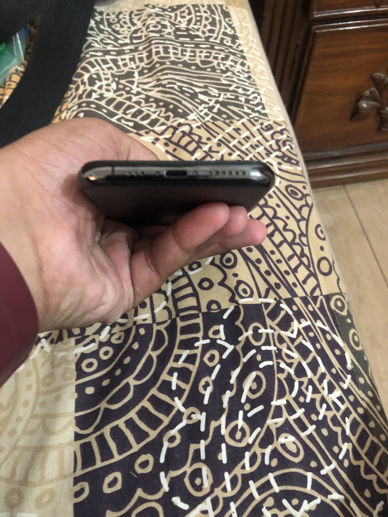 Apple iPhone 11 Pro 2