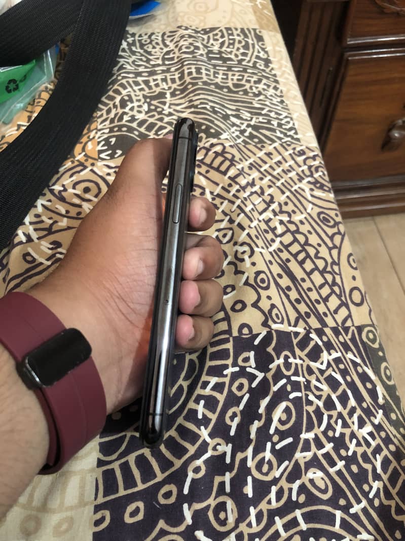 Apple iPhone 11 Pro 3