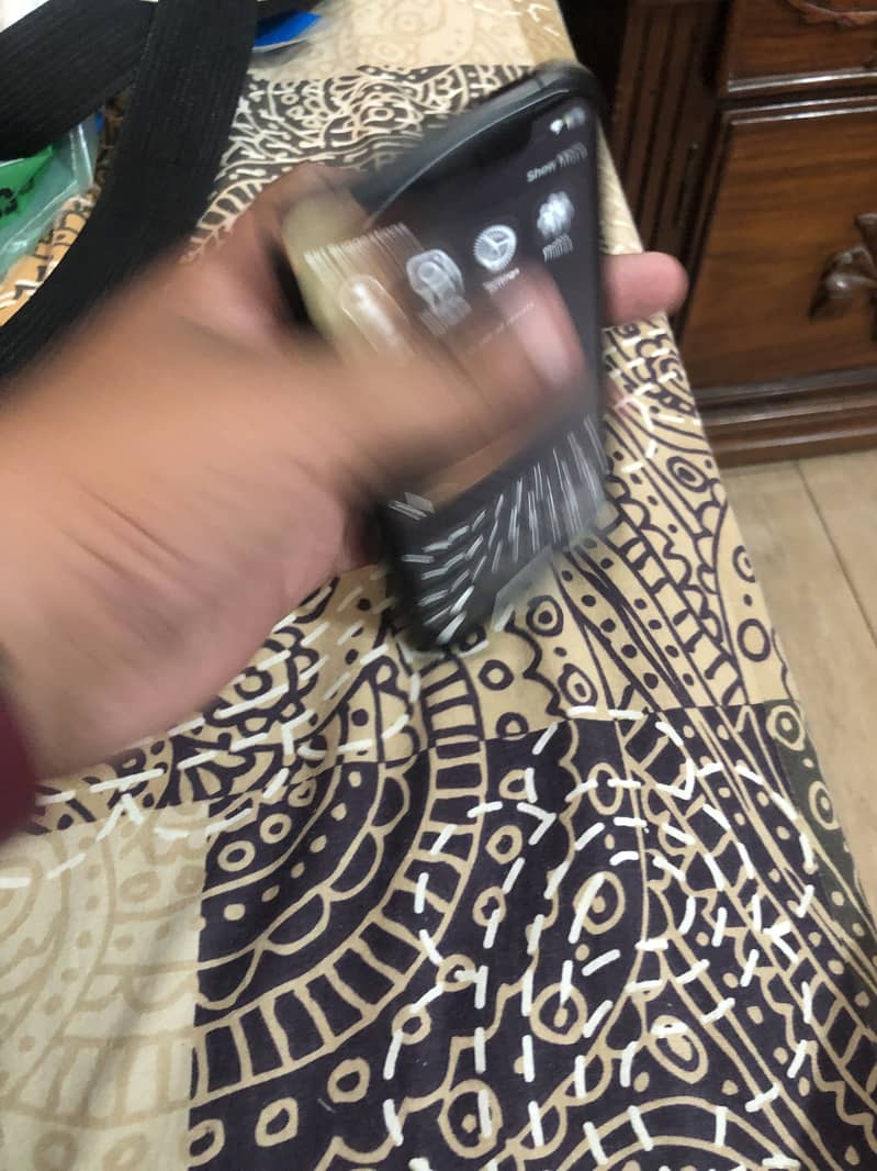 Apple iPhone 11 Pro 4