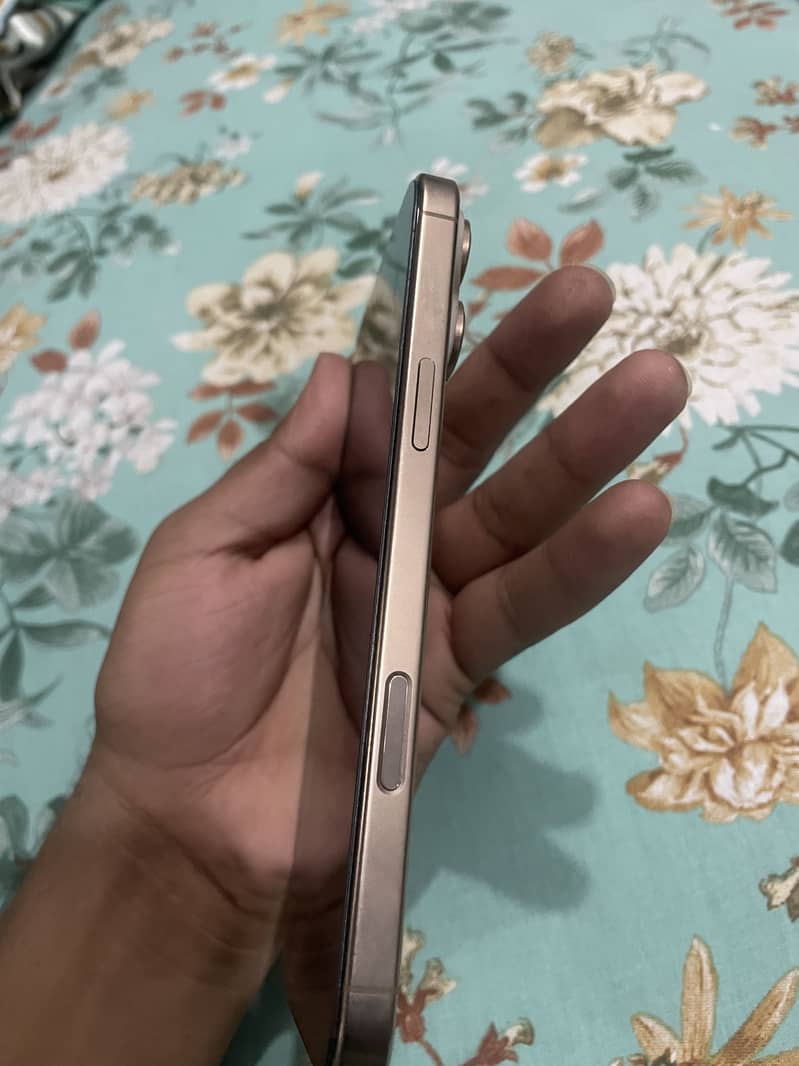 Apple iPhone 16 Pro Max 3