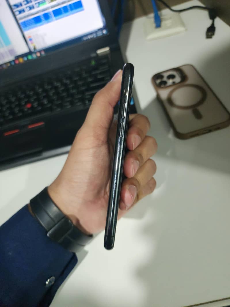 Apple iPhone 11 Pro 1