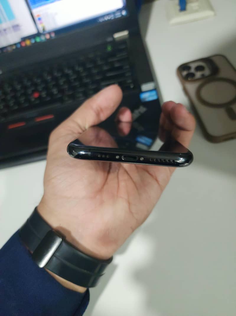 Apple iPhone 11 Pro 2