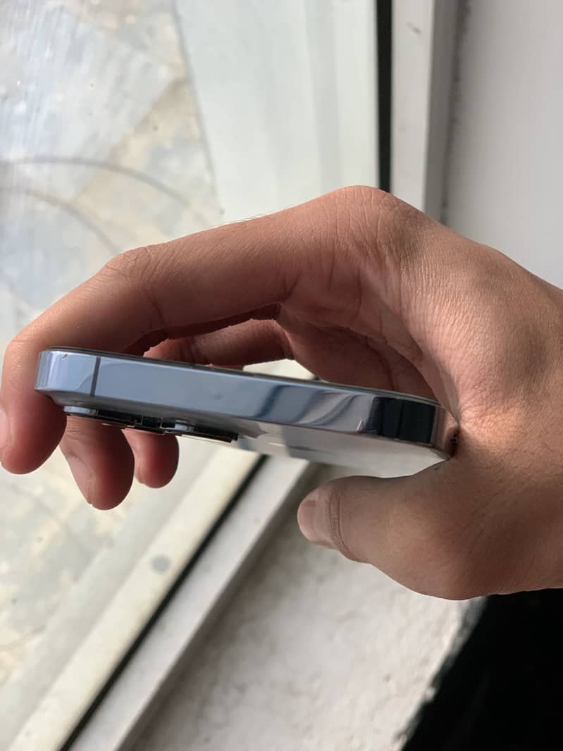 Apple iPhone 13 Pro Max 4