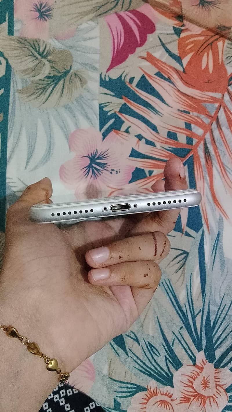 Apple iPhone 7 Plus 0