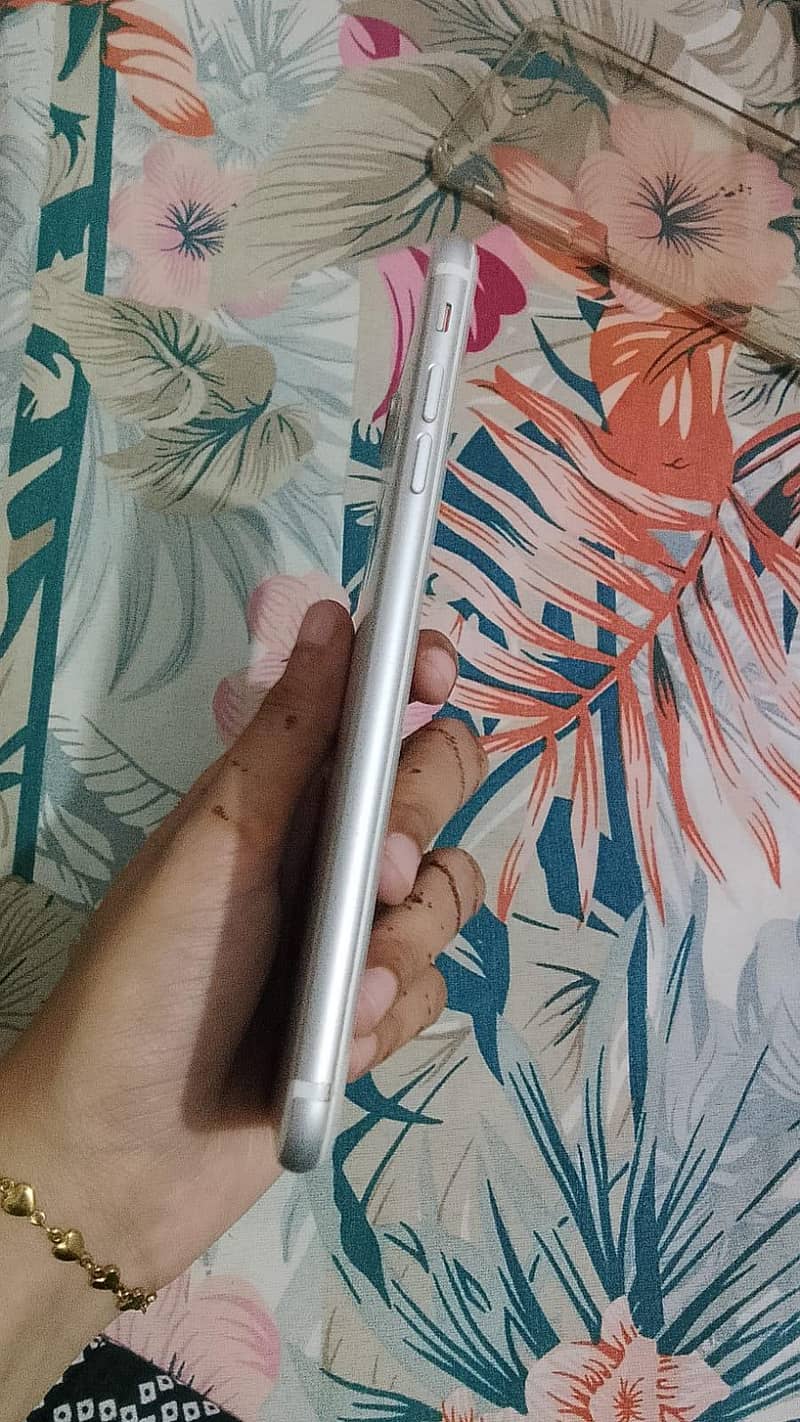 Apple iPhone 7 Plus 1