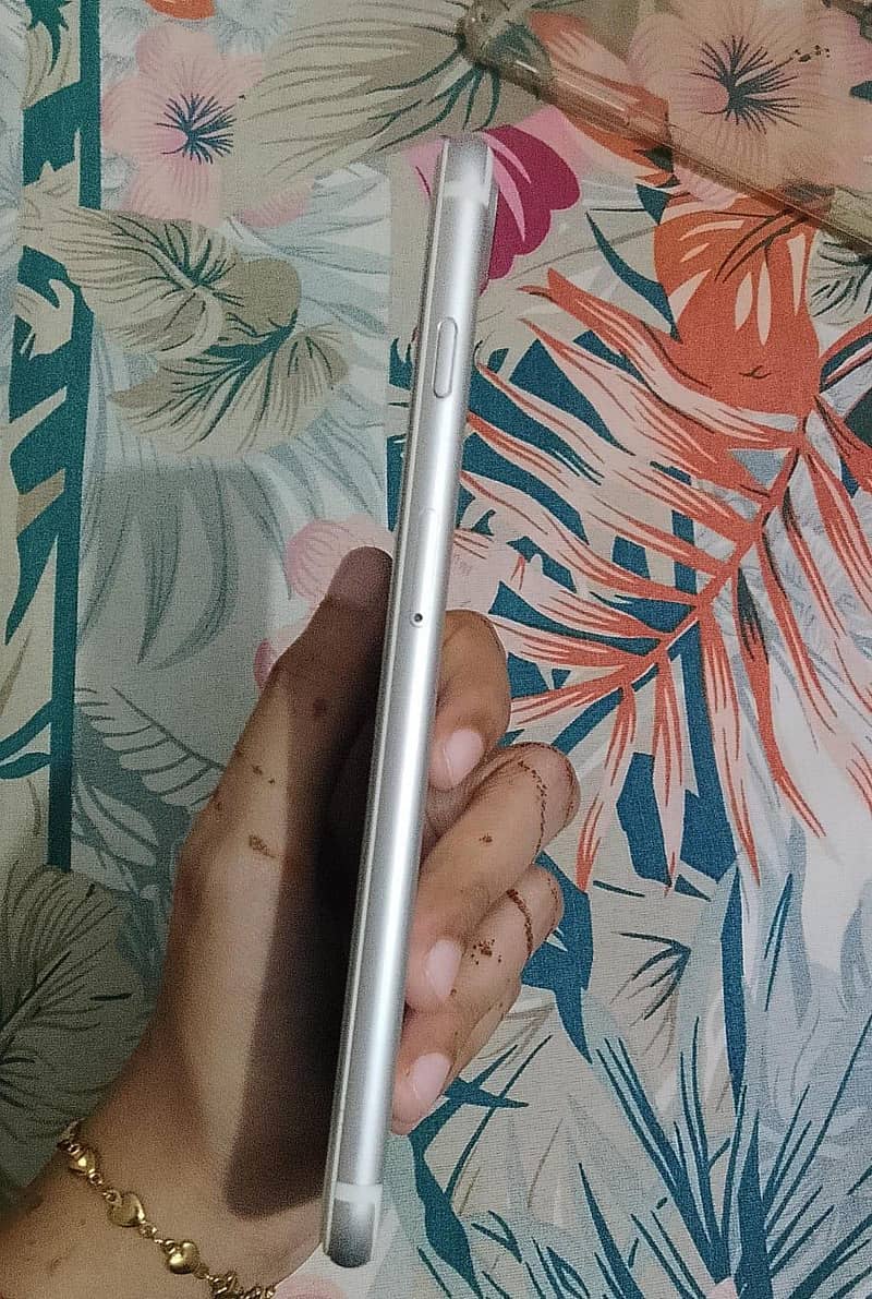Apple iPhone 7 Plus 2