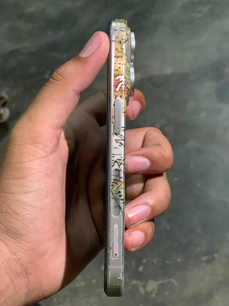 Apple iPhone 15 Pro 2