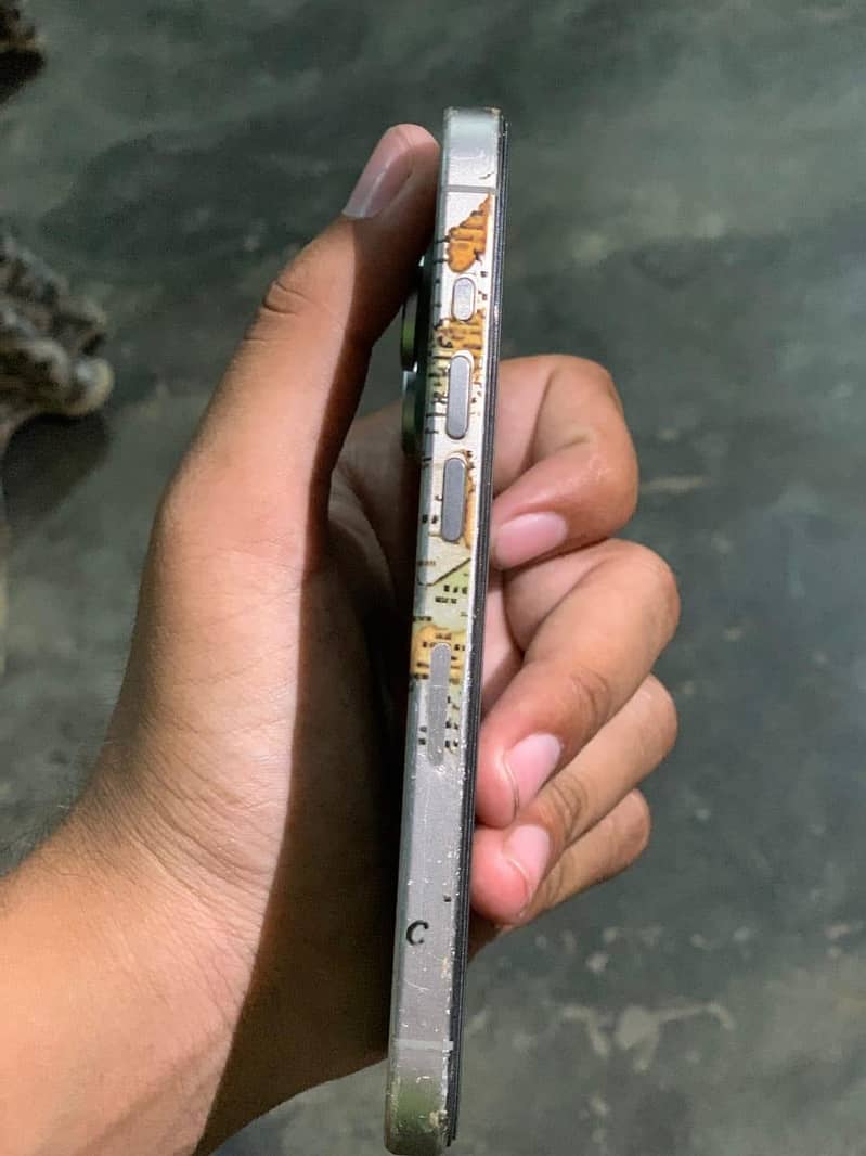 Apple iPhone 15 Pro 4