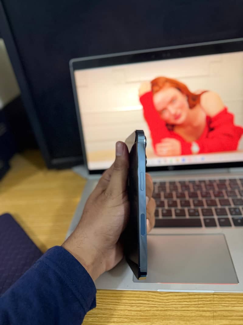Apple iPhone 13 Pro 2