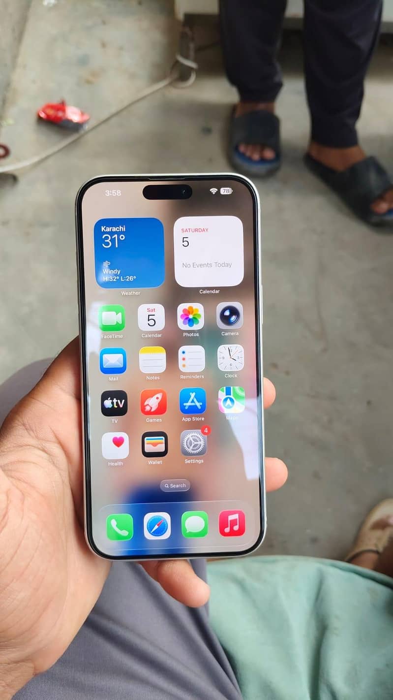Apple iPhone 17 Pro Max 4