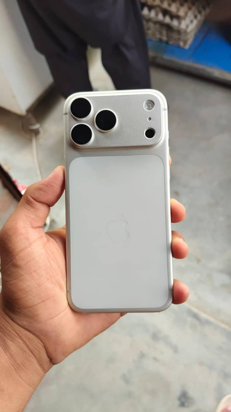 Apple iPhone 17 Pro Max 6