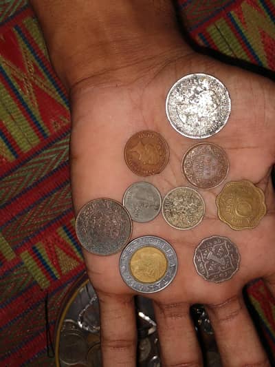 ​Purane antique coins hain.