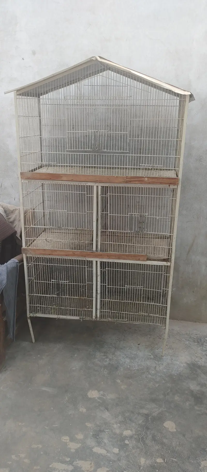 3 portion iron storage cage with roof urgent sale