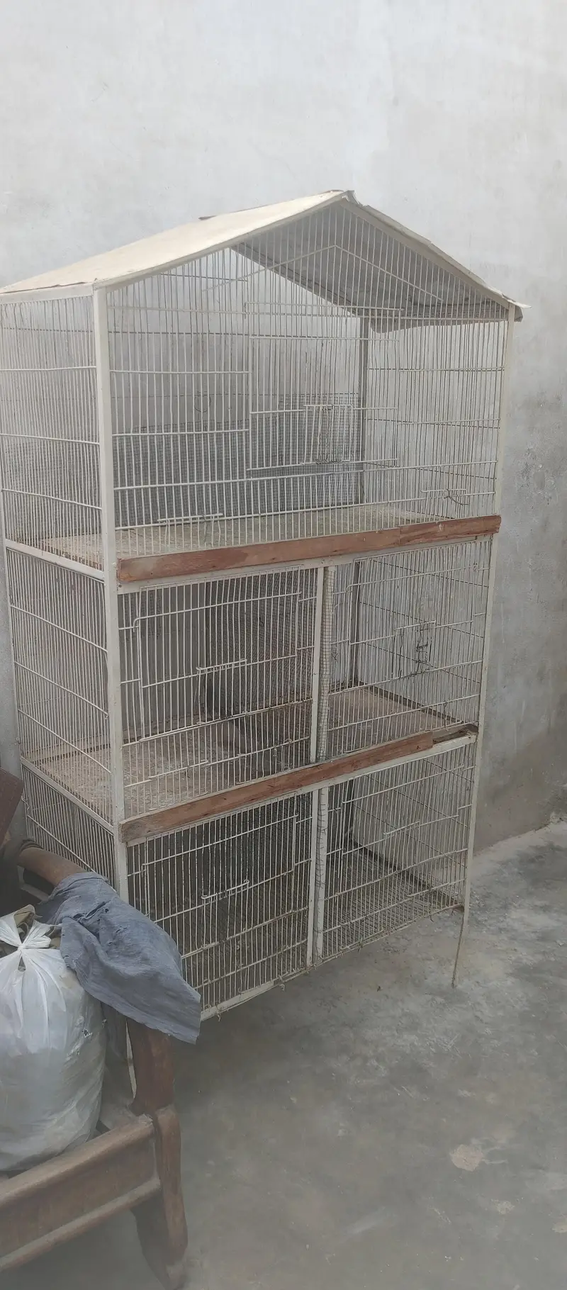 3 portion iron storage cage with roof urgent sale — photo 2