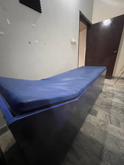 Clinic / Medical Examination Bed - Karachi - 9/10 Condition