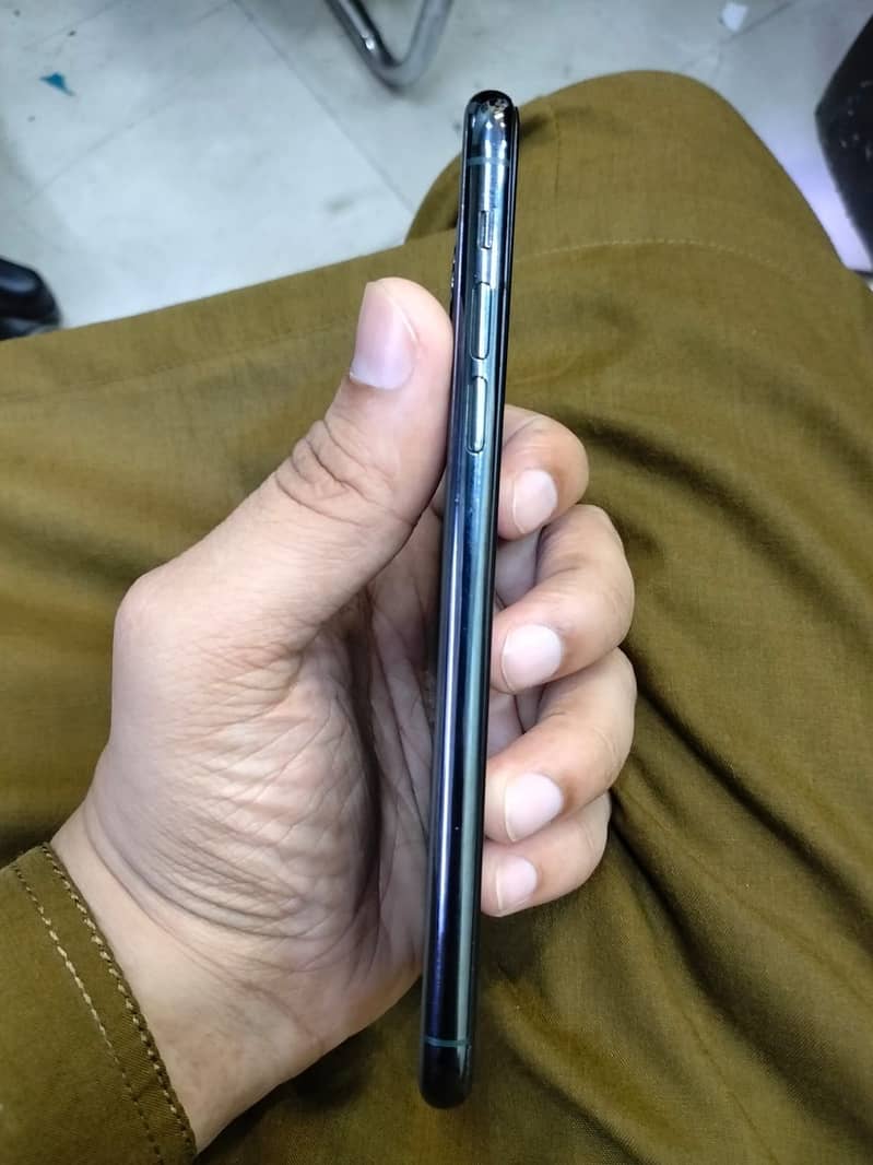 Apple iPhone 11 Pro Max 0
