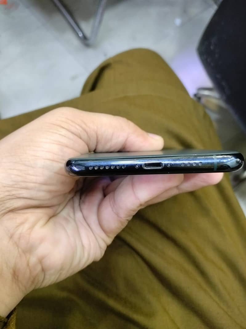 Apple iPhone 11 Pro Max 2