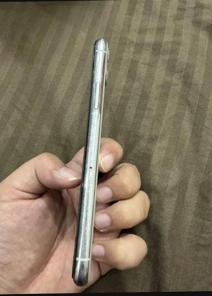 Apple iPhone 11 Pro 2