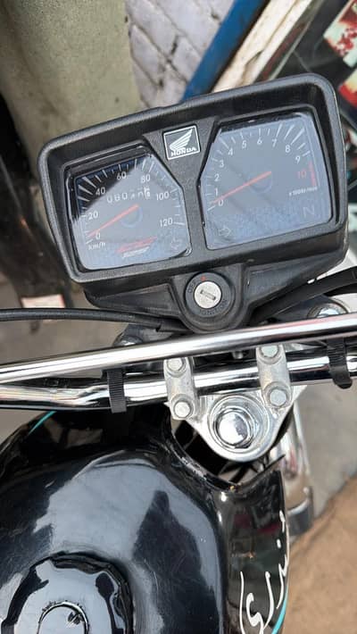 Honda 125 black color 2026