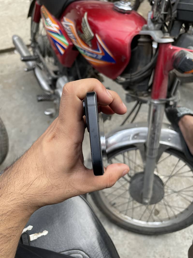 Apple iPhone 15 4
