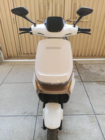 Revoo A11 Scooty 2026