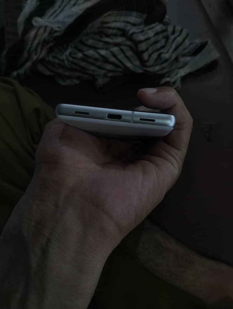 Google Pixel 7a 2