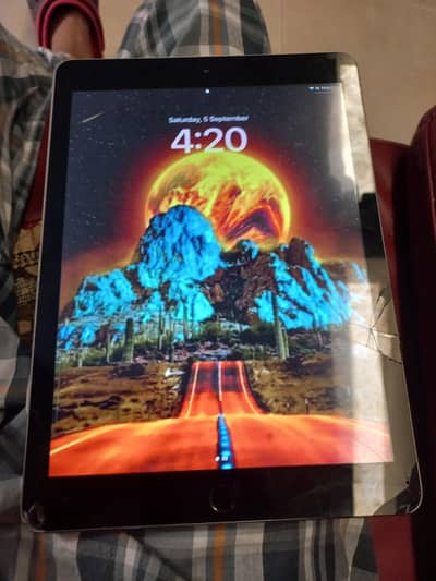 iPad 5th Gen 32Gb Wifi 7/10