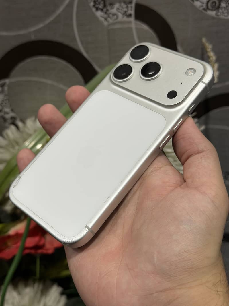 Apple iPhone 17 Pro 1