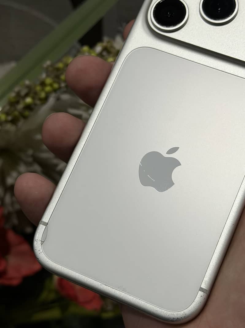 Apple iPhone 17 Pro 4