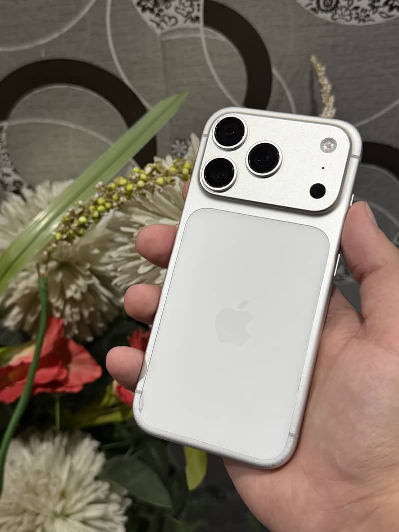 Apple iPhone 17 Pro 8