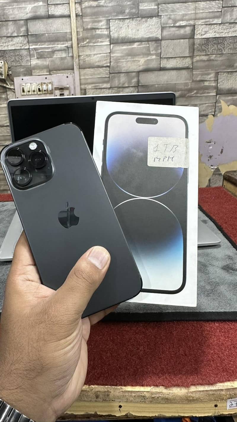 Apple iPhone 14 Pro Max 0