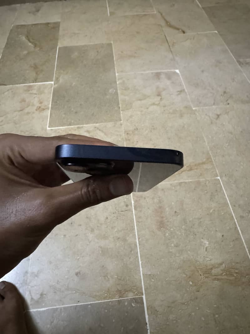 Apple iPhone 13 2