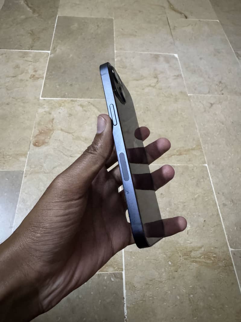 Apple iPhone 13 4