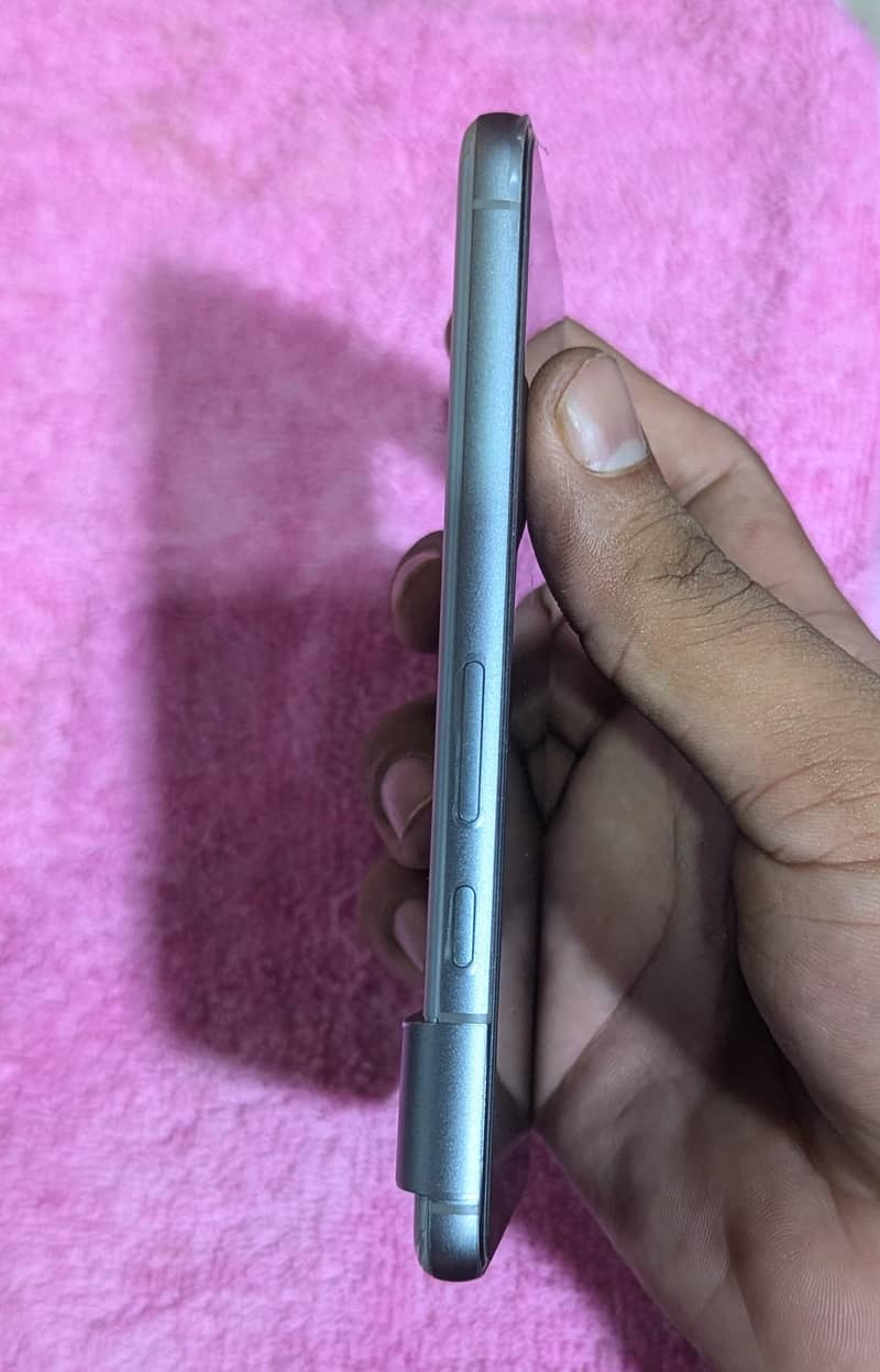 Google Pixel 8 4