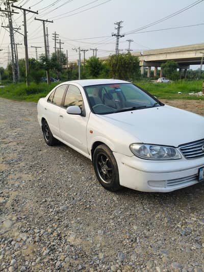 Nissan Sunny 2010