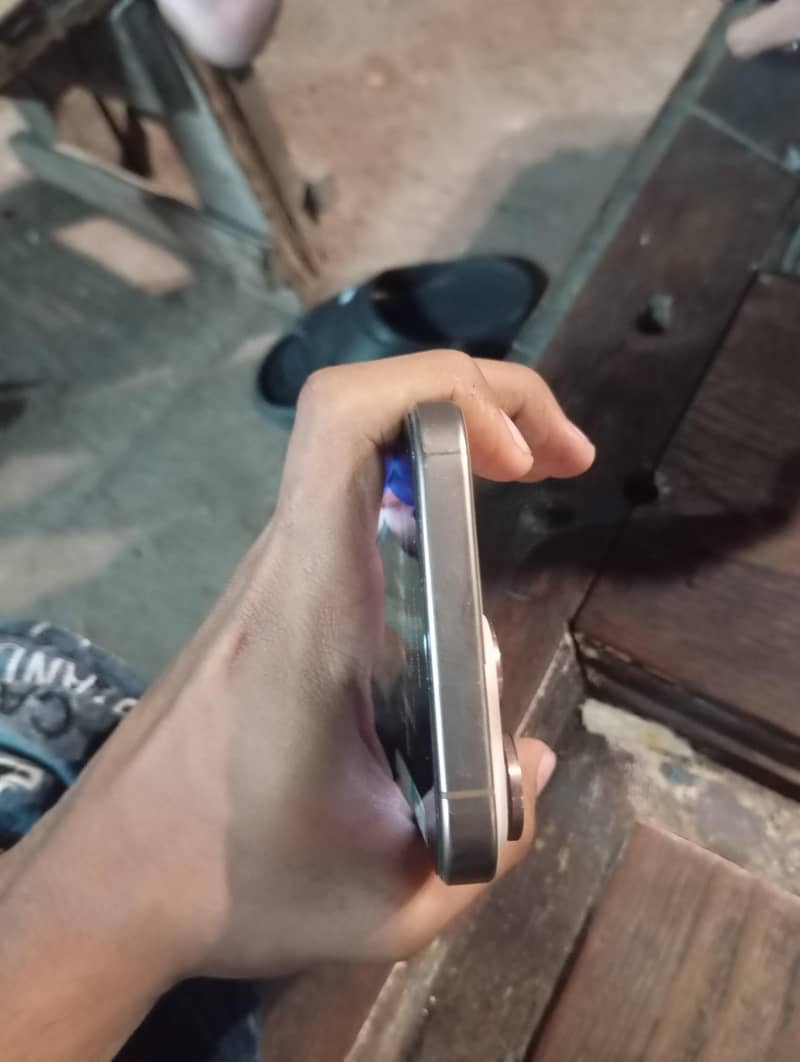 Apple iPhone 16 Pro Max 1