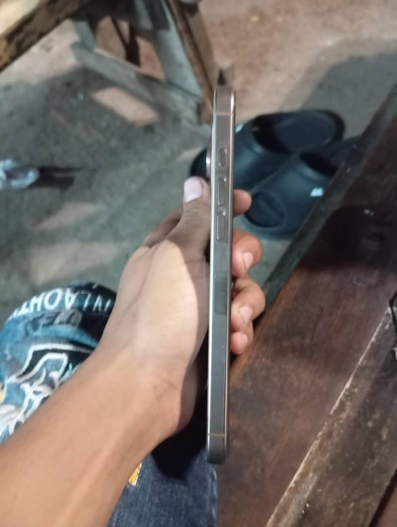 Apple iPhone 16 Pro Max 3