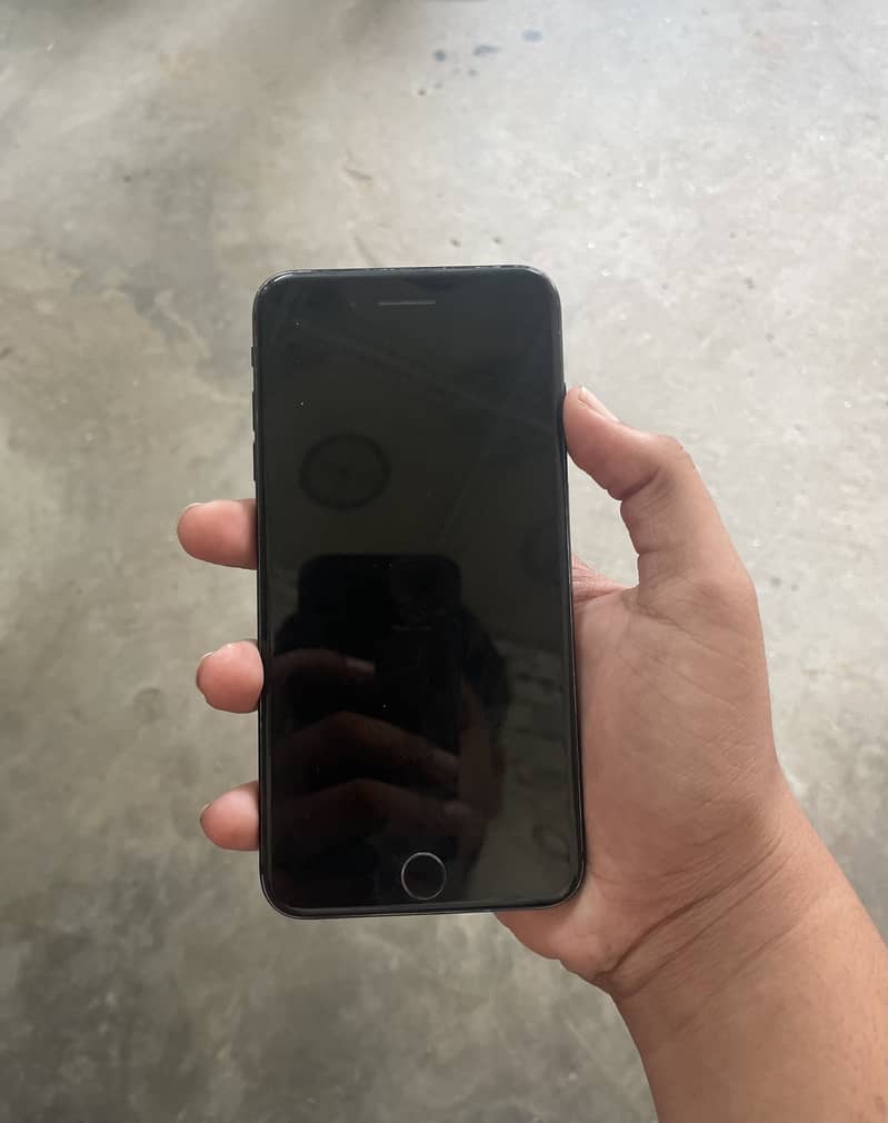 Apple iPhone 7 Plus 0
