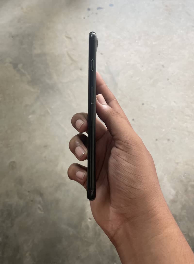 Apple iPhone 7 Plus 3
