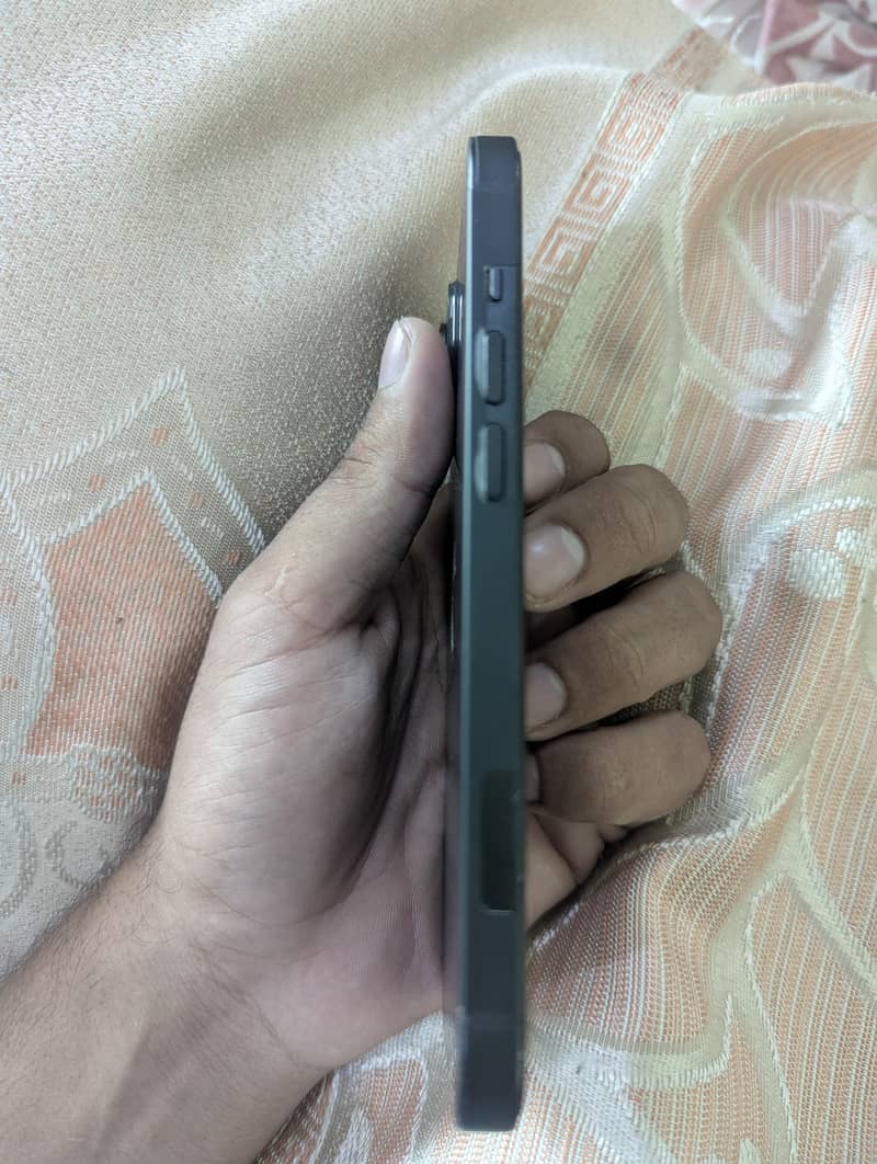 Apple iPhone 14 4
