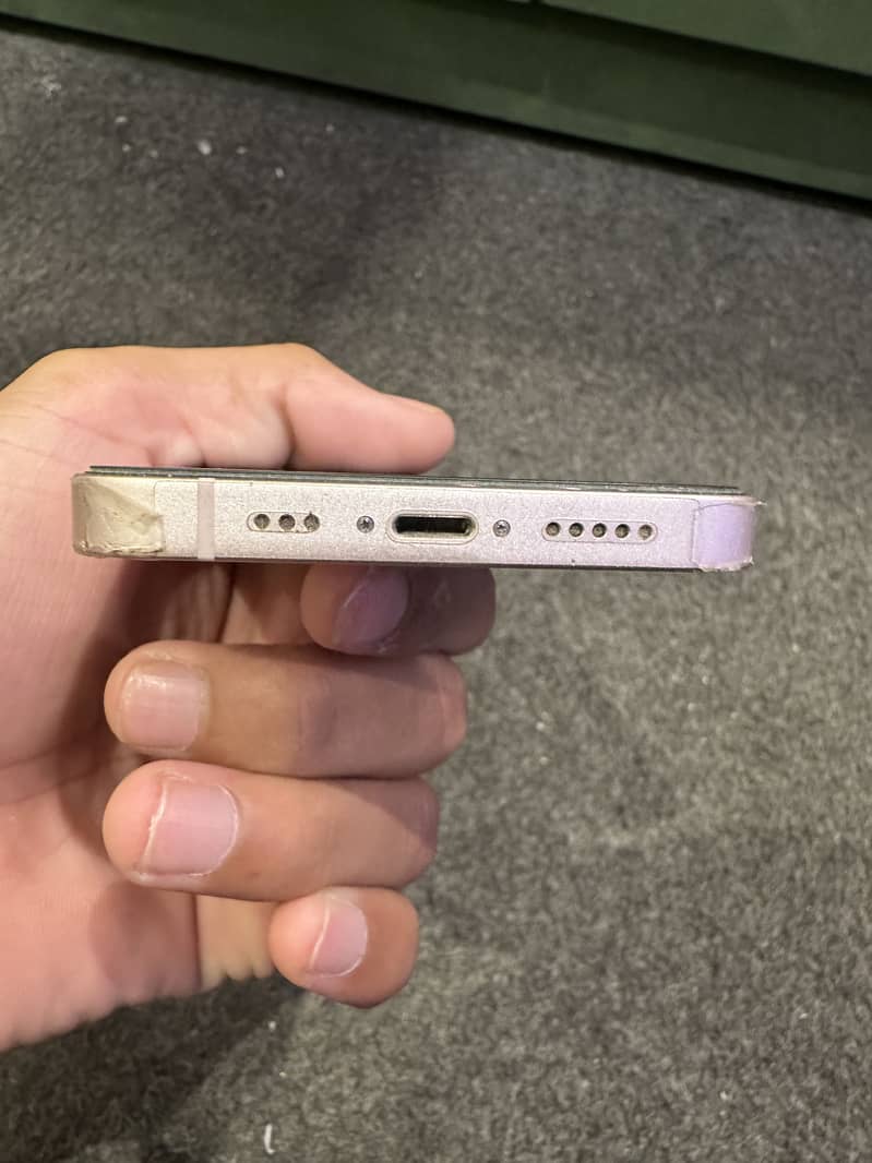 Apple iPhone 13 2