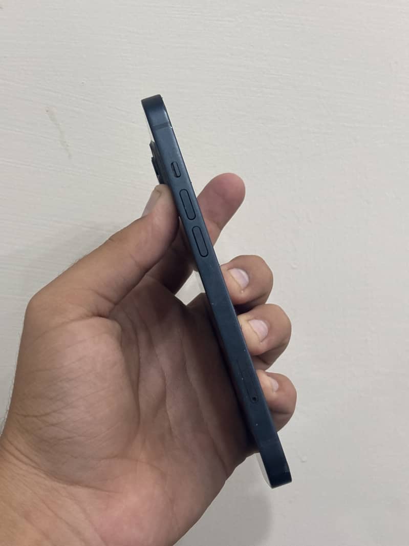 Apple iPhone 13 2