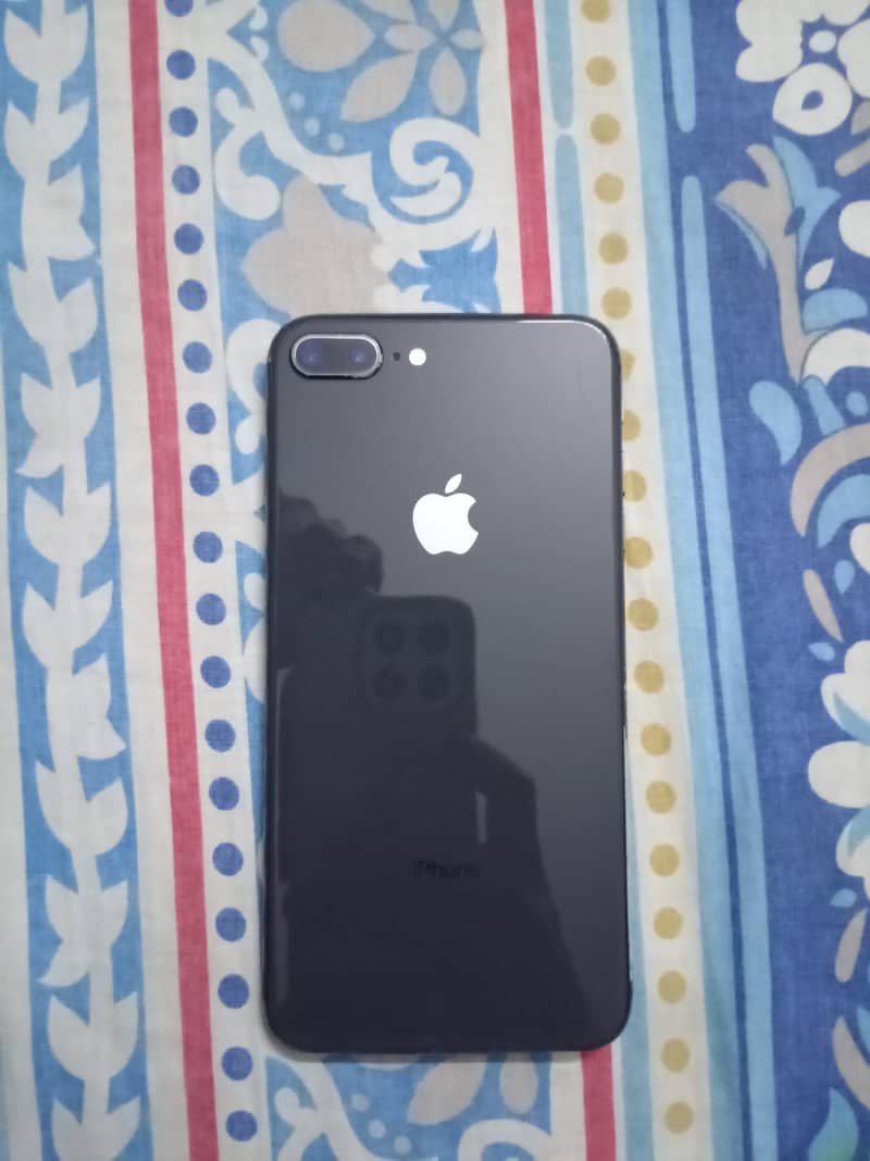 Apple iPhone 8 Plus 1