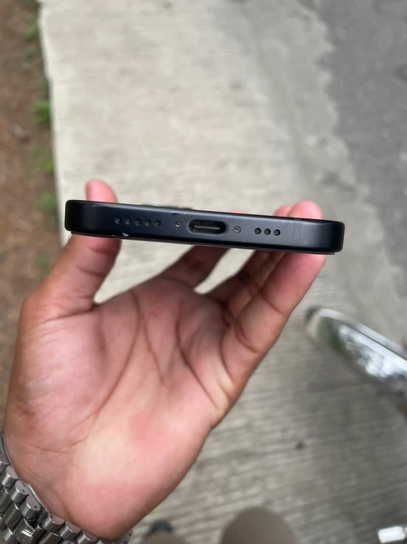 Apple iPhone 15 4